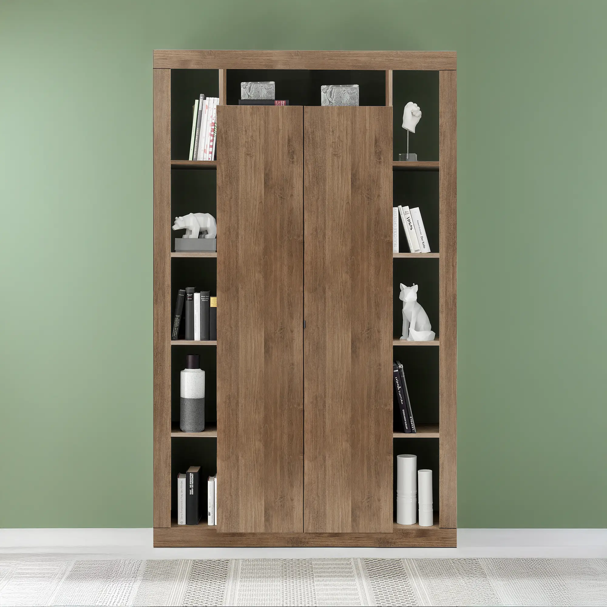 Colonna contenitore in legno mercure con ante a battente chiuse e ripiani interni, design salvaspazio con scaffali laterali decorativi, arredo soggiorno elegante