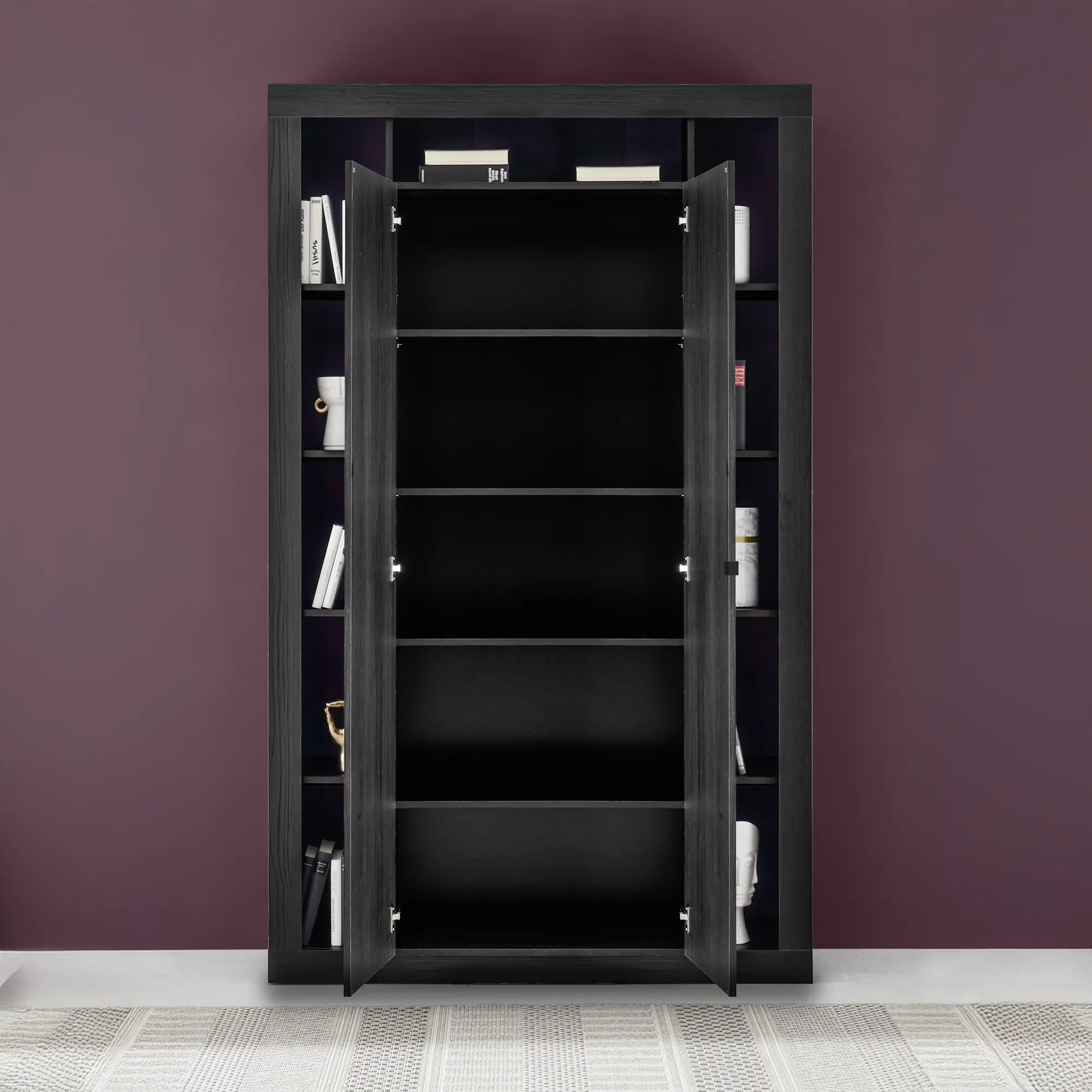 Colonna contenitore in colore nero ante a battente aperte e 4 ripiani interni, design salvaspazio con scaffali laterali decorativi, arredo soggiorno elegante