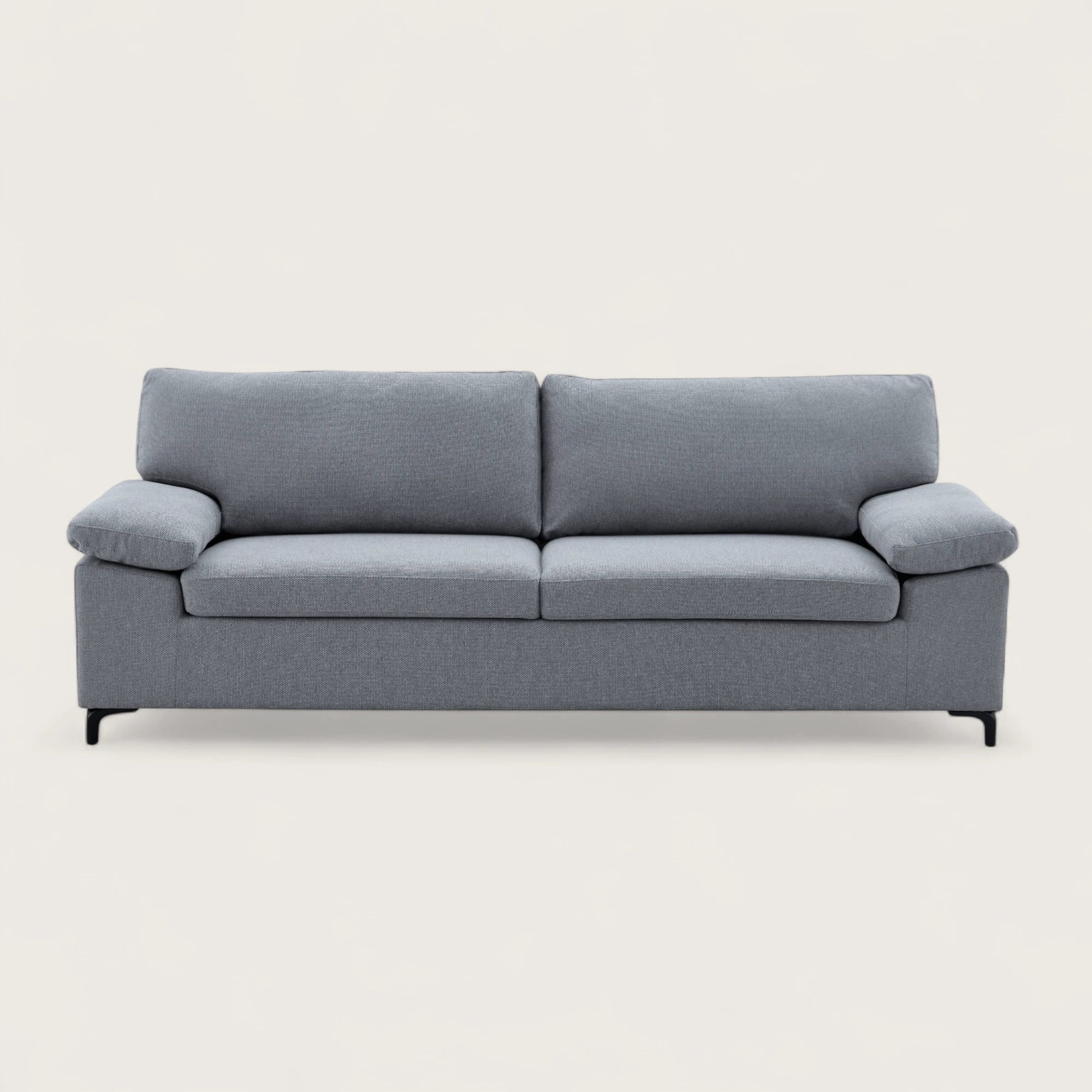 Divano moderno per soggiorno in tessuto grigio, con seduta ampia e imbottita, schienale alto e braccioli lineari e confortevoli.