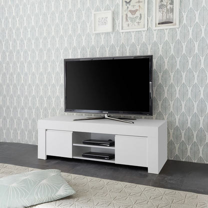 Mobile TV moderna due ante chiuse e un ripiano centrale con vani a giorno aperti in colore bianco , mobile pratico e elegante per soggiorno