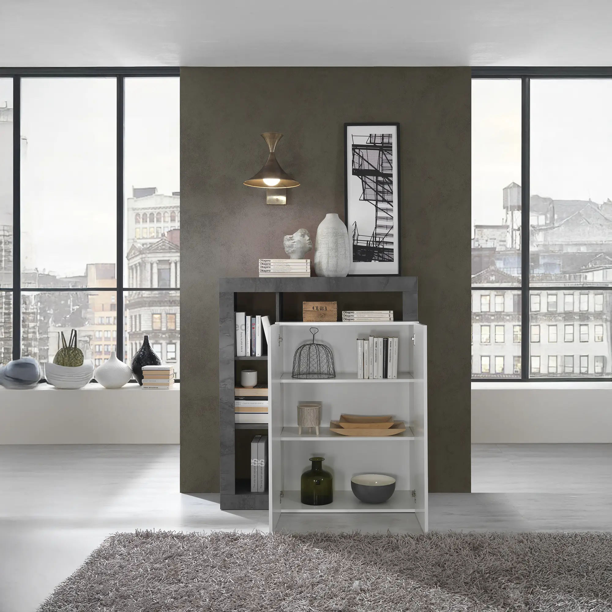 Colonna contenitore moderna due ante aperte, due ripiani interni e 4 vani a giorno senza schienale in colore bianco e ossido, mobile contenitore elegante per soggiorno