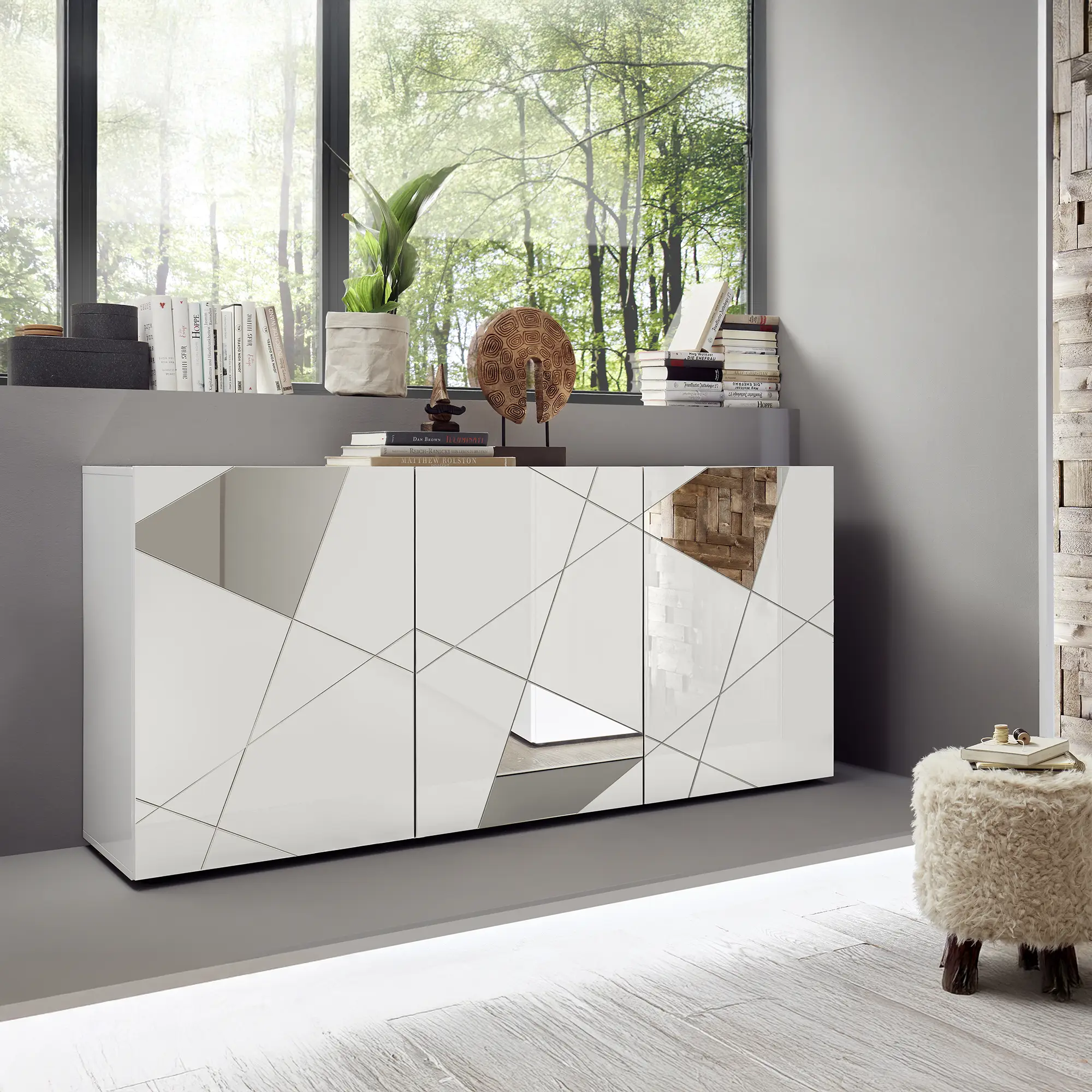 Madia 3 ante dal design elegante e specchi sagomati decorativi in colore bianco laccato lucido e ampio spazio contenitivo ideale per cucina, sala da pranzo o soggiorno