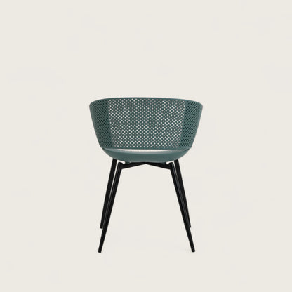 Sedia con scocca in polipropilene colore petrolio, schienale avvolgente  e gambe in metallo nero opaco, ideale per sale da pranzo, cucine e spazi contract.